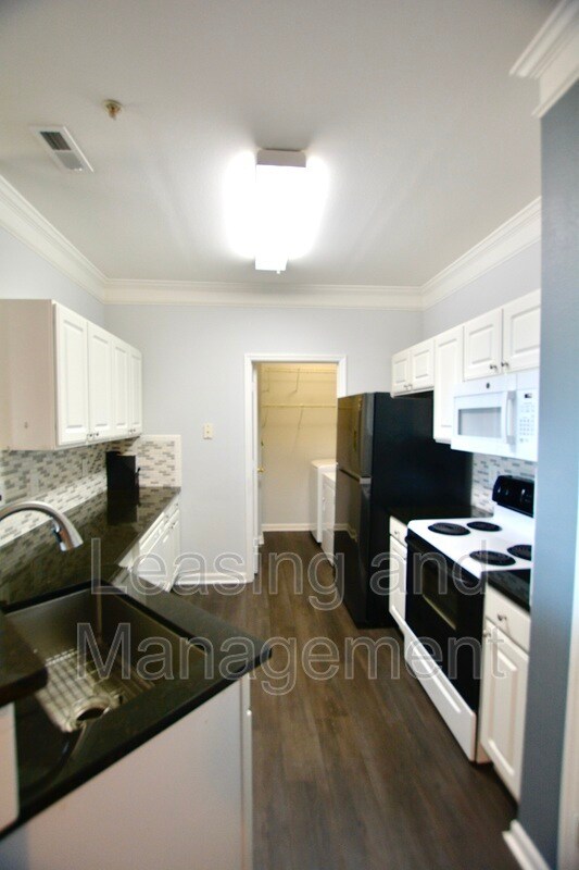 Foto del edificio - 1505 Cambridge Lakes Dr