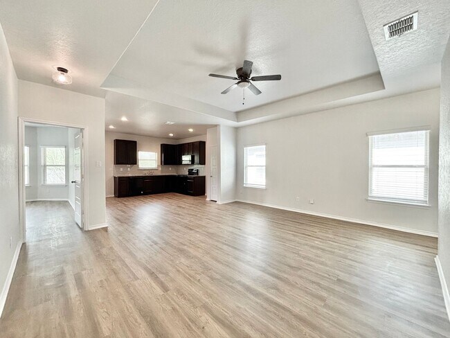 Building Photo - Modern one-story, 4 bedroom rental!