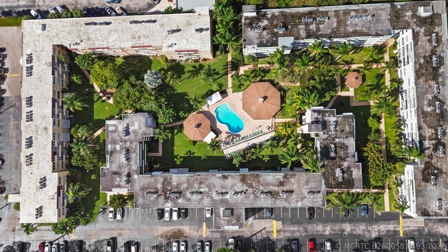 Foto del edificio - 1333 E Hallandale Beach Blvd