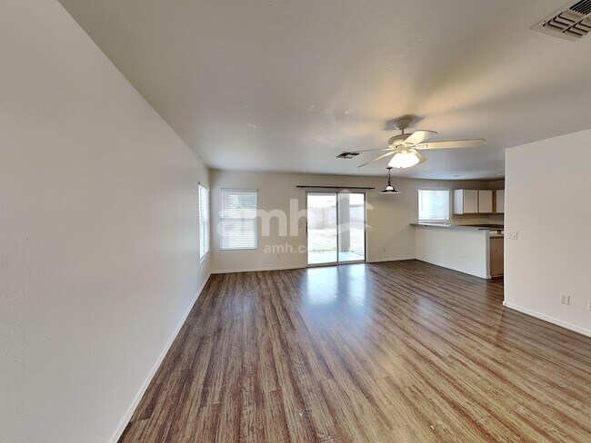 Foto del edificio - 12717 W Paradise Dr