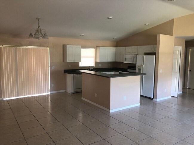 Foto del edificio - Coming soon ! 3 bedroom 2 bathroom single family home