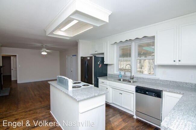Foto del edificio - 3 br, 3 bath House - 280 Haywood Lane