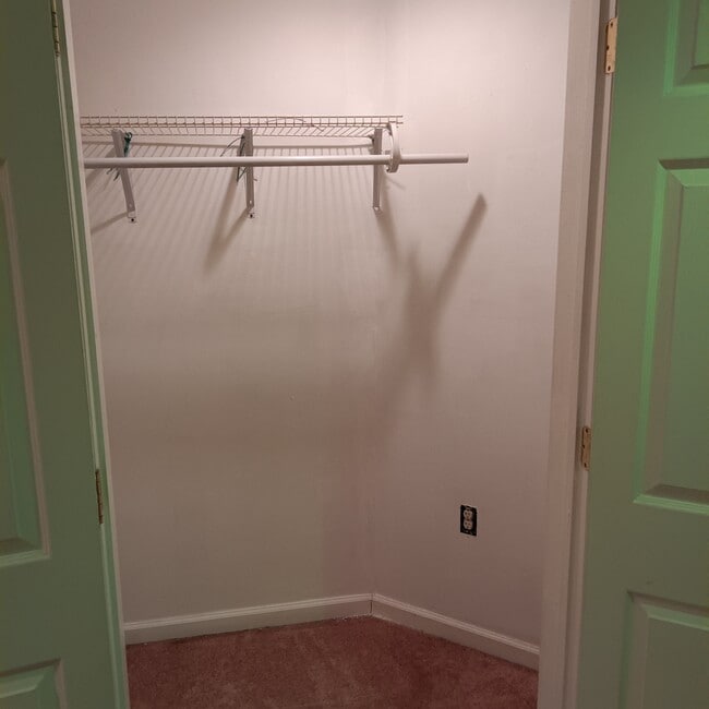 Vista del armario 1 - 4914 Green Creek Ter