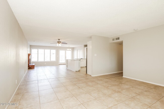 Building Photo - 2528 W Bloomfield Rd