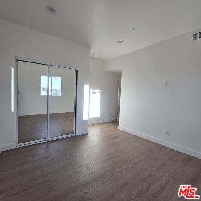 Building Photo - 10829 Peach Grove St