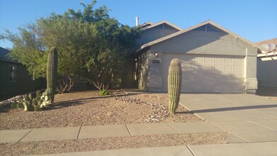 Building Photo - 10237 E Desert Crossings Way