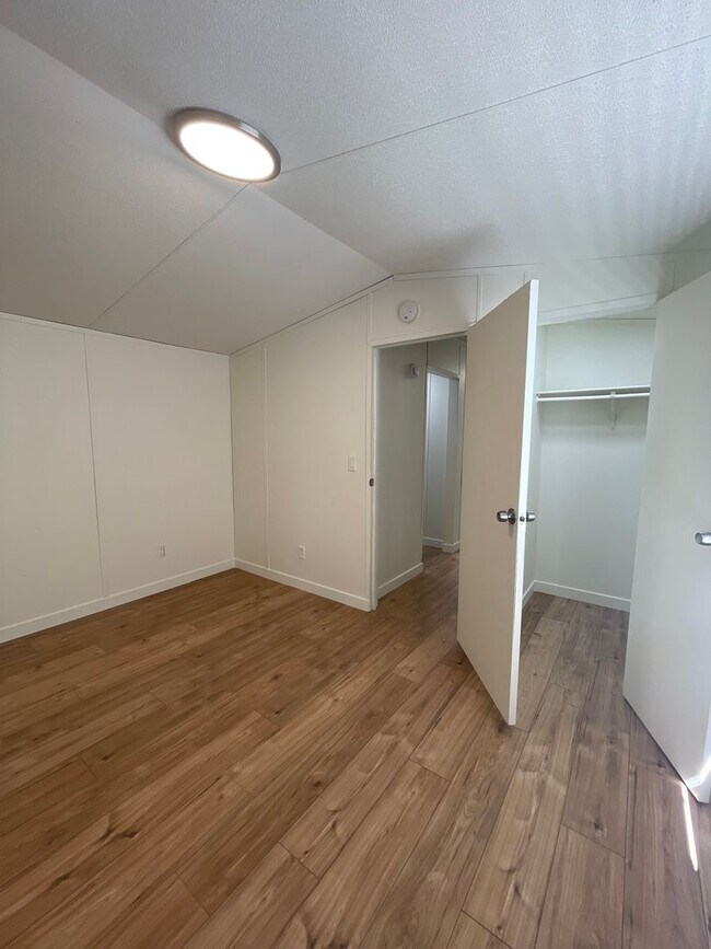 Building Photo - STUDENTS WELCOME! Modular Home in North Old Town