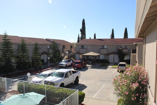 Foto del edificio - Broadway Townhouse Apartments