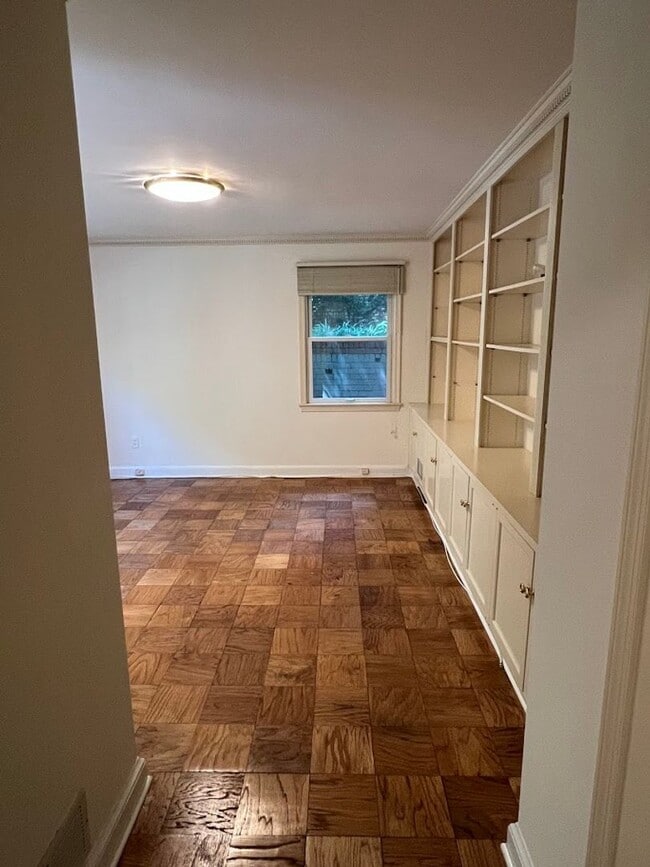 Building Photo - Berkley Stunner