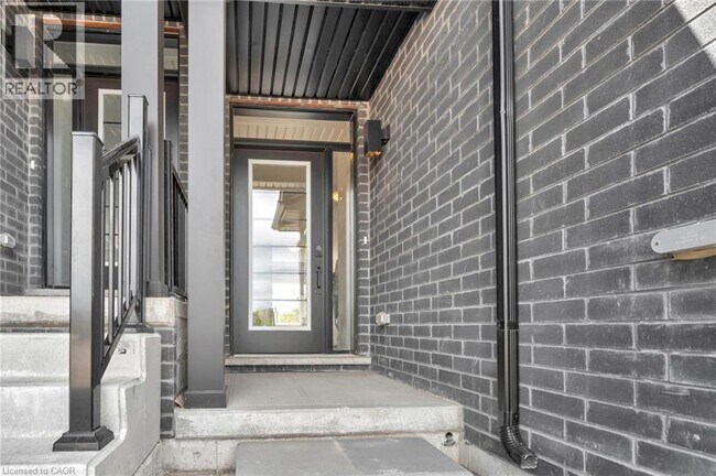 Photo du bâtiment - 102 Gort Ave