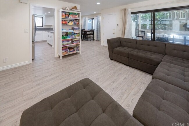 Living room - 212 E Imperial Ave