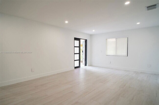 Foto del edificio - 3666 SW 26th St