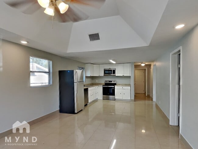 Building Photo - 7018 Maclura Dr