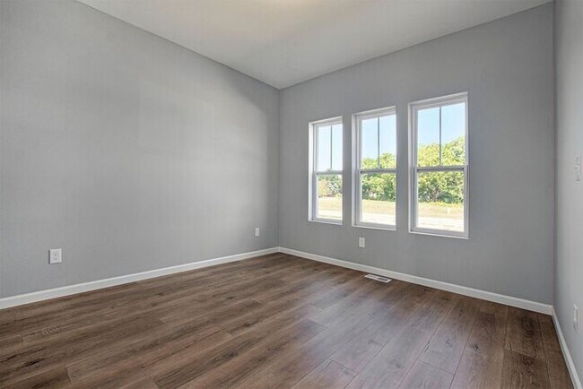 Building Photo - 54154 Angeline Dr