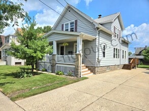 Building Photo - 4529 18th Ave