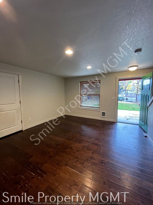 Photo - 2 Bedrooms with Garage Parking House