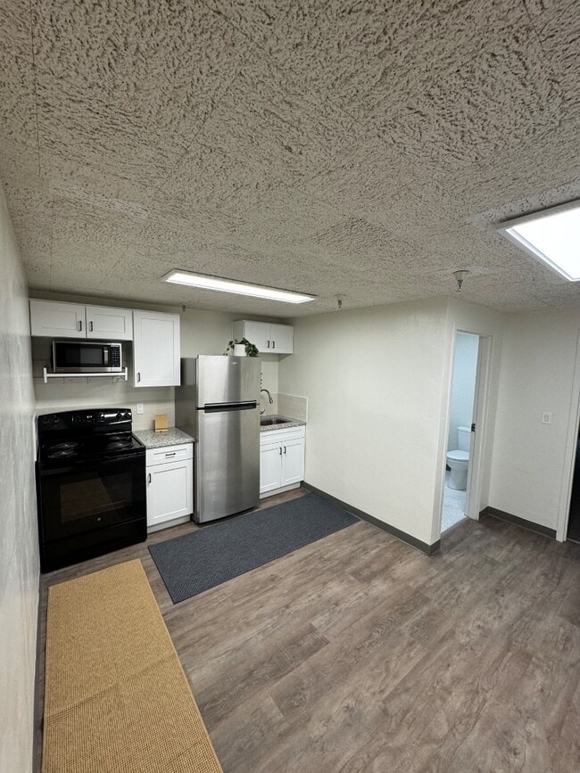 Building Photo - 460 W 600 N