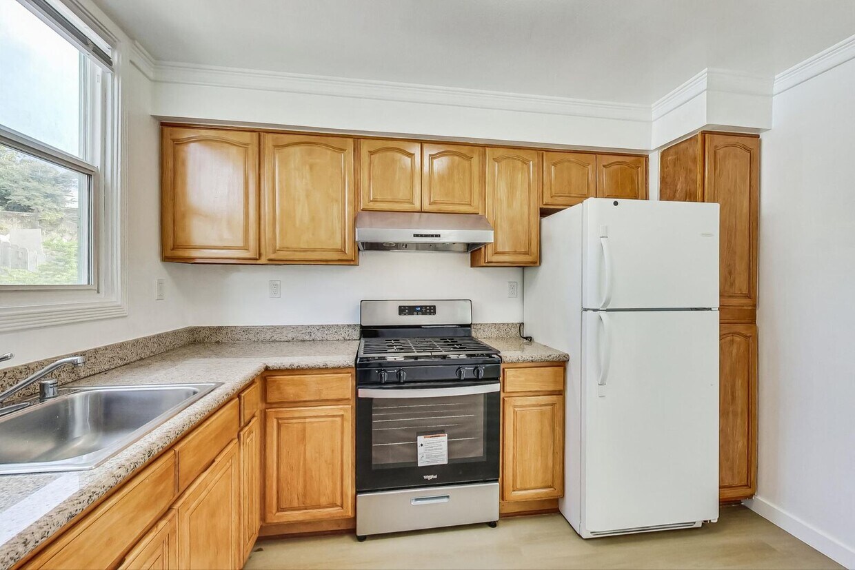 Primary Photo - Impeccably Remodeled 2BR/1BA Oceanview Nei...