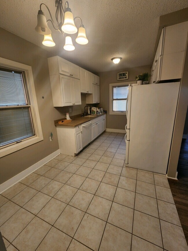 Building Photo - 752 W 800 S