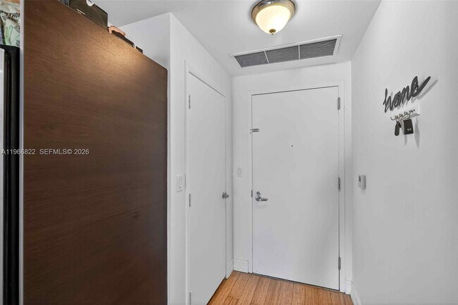 Foto del edificio - 1900 N Bayshore Dr