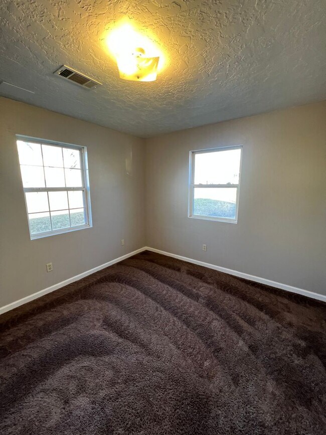 Foto del edificio - 2 BD, 2 BA Desirable Duplex in Martin!