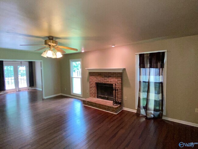 Building Photo - 129 Suffolk Dr