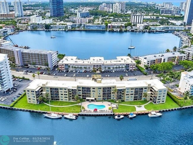 Building Photo - 301 Golden Isles Dr