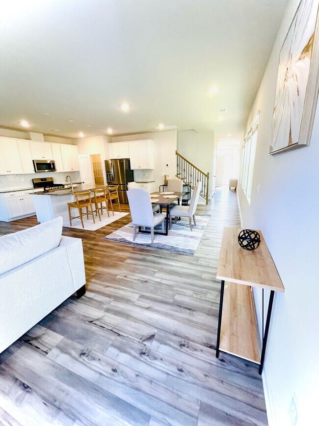 Foto del edificio - Room in 3 Bedroom Home at Country House St