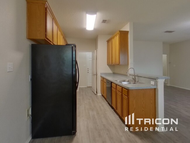 Foto del edificio - 6300 Downeast Dr