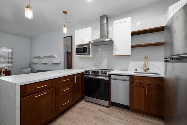 Building Photo - 1BD 1BA Condo with Parking Garage - Locate...