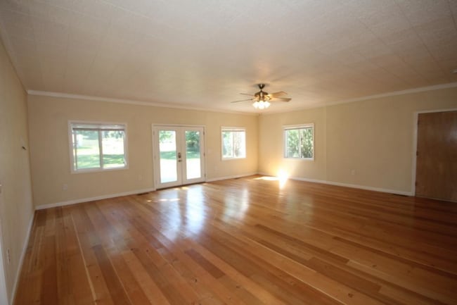 Building Photo - 225 Karrow Ave