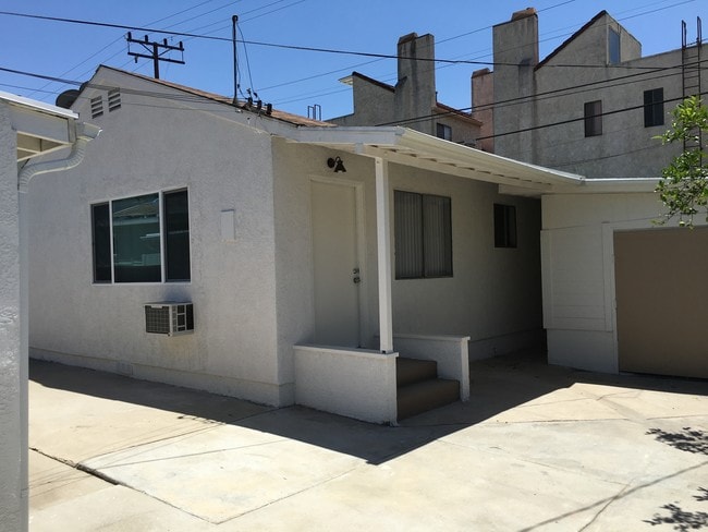 Building Photo - 546 Salem St