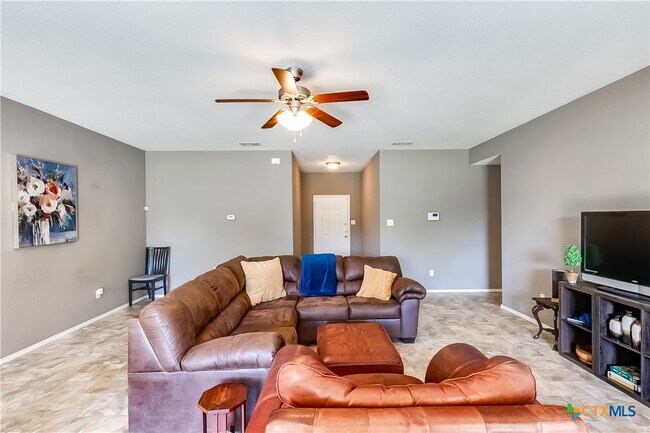 Foto del edificio - 5102 Screaming Eagle Cir