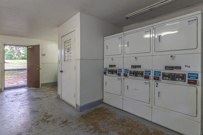 Building Photo - Emerald Cove West