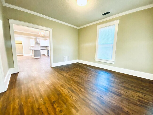 Foto del edificio - 3 bedroom, 2 bathroom recently updated in Cooper Young