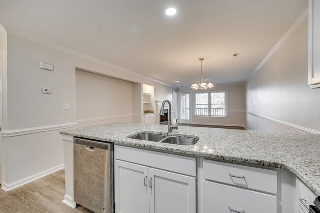 Foto del edificio - Charming 2 bed 2 bath condo with great wat...