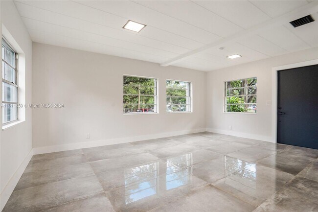 Foto del edificio - 3375 NW 49th St