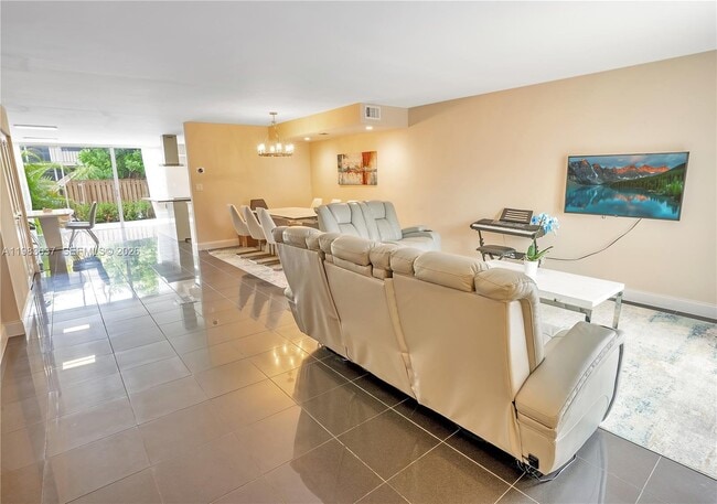 Foto del edificio - 2421 NE 10th St