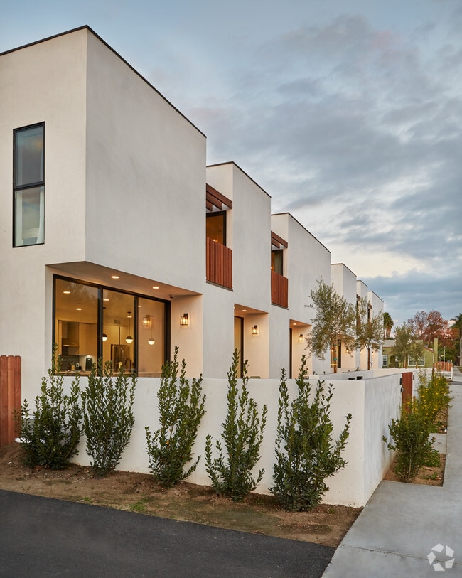 Building Photo - Melrose by Category