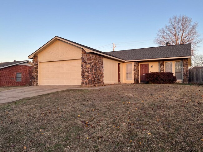 Foto del edificio - Nice 3 Bed 2 Bath 2 Car Garage Home, Total Electric