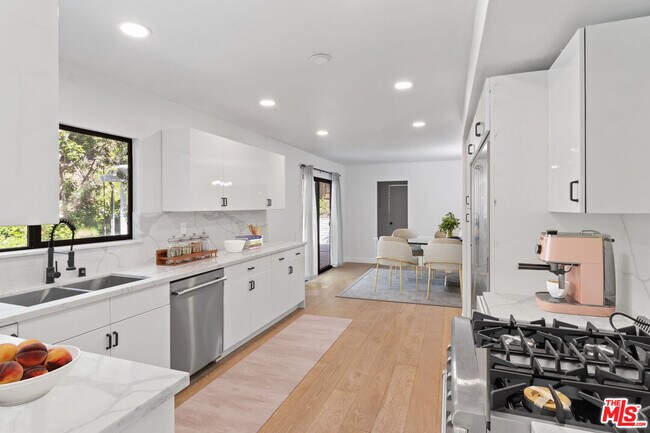 Foto del edificio - 3448 Ardsley Pl