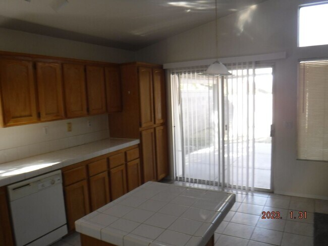 Foto del edificio - SINGLE STORY HENDERSON HOME WITH THREE BED...