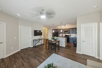 Building Photo - 1000 Bagby St