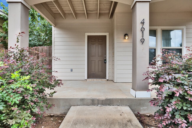 Building Photo - 4619 Inicio Ln