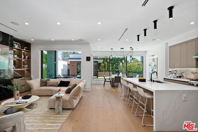 Foto del edificio - 714 N La Jolla Ave