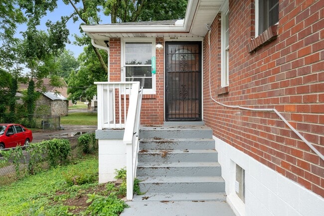 Building Photo - 1036 Seymour Ave
