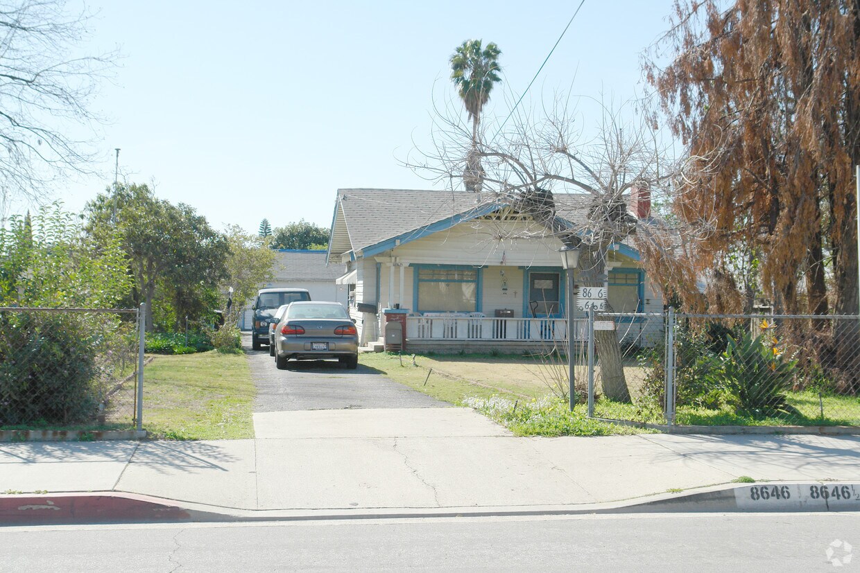 Primary Photo - 8646 Grand Ave