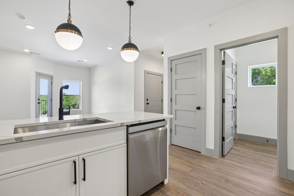 Foto principal - 2450 Wickersham Ln