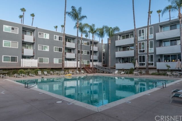 Foto del edificio - 4915 Tyrone Ave
