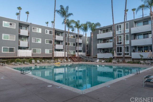 Building Photo - 4915 Tyrone Ave